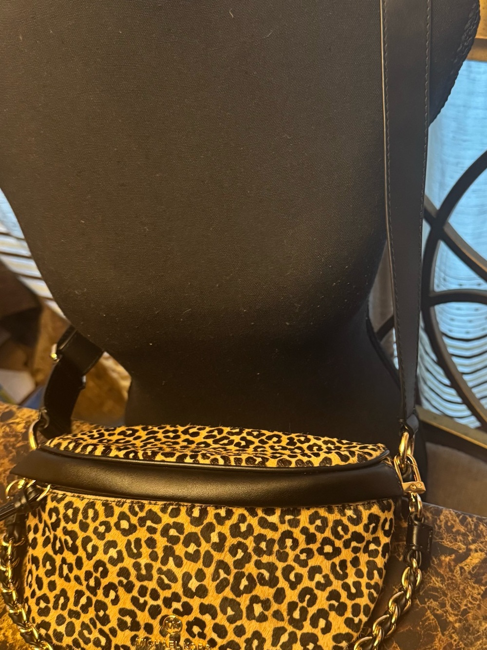 Micheal Kors Leopard Print Crossbody Bag with Gold Hardware - Picture 3 of 6